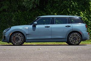 Mini Cooper Clubman John Cooper Works ALL4 Edición Sin Limitar 2023, Gasolina, Bajo Kilometraje - Product Image 3