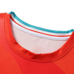 Venta al por mayor ropa de entrenamiento uniforme de fútbol Pakistán hecho de alta calidad 100% poliéster transpirable y resistente al viento colores y logotipo personalizados - Product Image 4