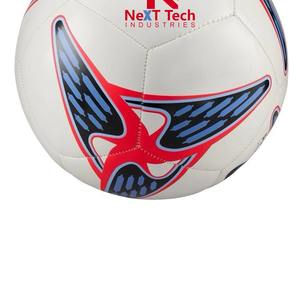 Balón de entrenamiento de fútbol de Next Tech Industries, material de PU para fines de entrenamiento con diseño personalizado y logotipo personalizado - Product Image 4