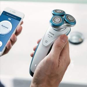 Rasoir électrique avec brosse exfoliante et accessoire tondeuse rotatif, étanche IPX7 pour le rasage du visage et du corps - Prise UK - Product Image 4