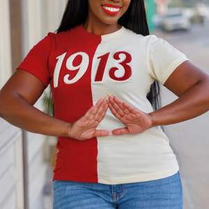 Demi-moitié 1913 DST Chenille T-shirt brodé Premium Cotton Sorority Apparel Delta Greek Clothing Maroon Neutral Two Tone T Shirt - Product Image 4