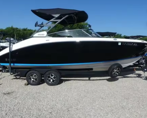 LISTO PARA ENVIAR: Lancha Yamaha 252SD de 7m (25 pies) de segunda mano, modelo 2021, tipo Bowrider, de lujo, con motor interno y propulsión a reacción. - Product Image 1