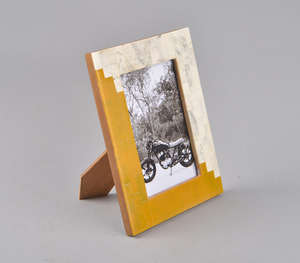 Cadre photo en résine bicolore artisanal Artisan-Créé avec un motif de carreaux simples - Product Image 3