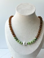 Collier artisanal sur mesure en pierres naturelles et perles baroques d'eau douce, avec chaîne dorée ajustable, bijoux pour femme – Fournisseur de premier plan