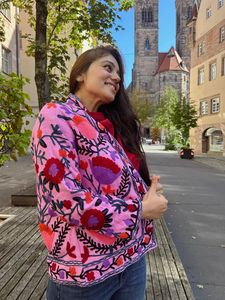 Chaqueta Bomber Bordada Suzani Hecha a Mano de Estilo Boho Único para Mujer, Patrones Uzbecos Vintage Vibrantes, Algodón Ecológico - Product Image 5