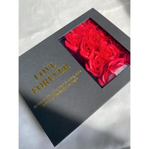 Scatola regalo di ostriche e rose - Product Image 1