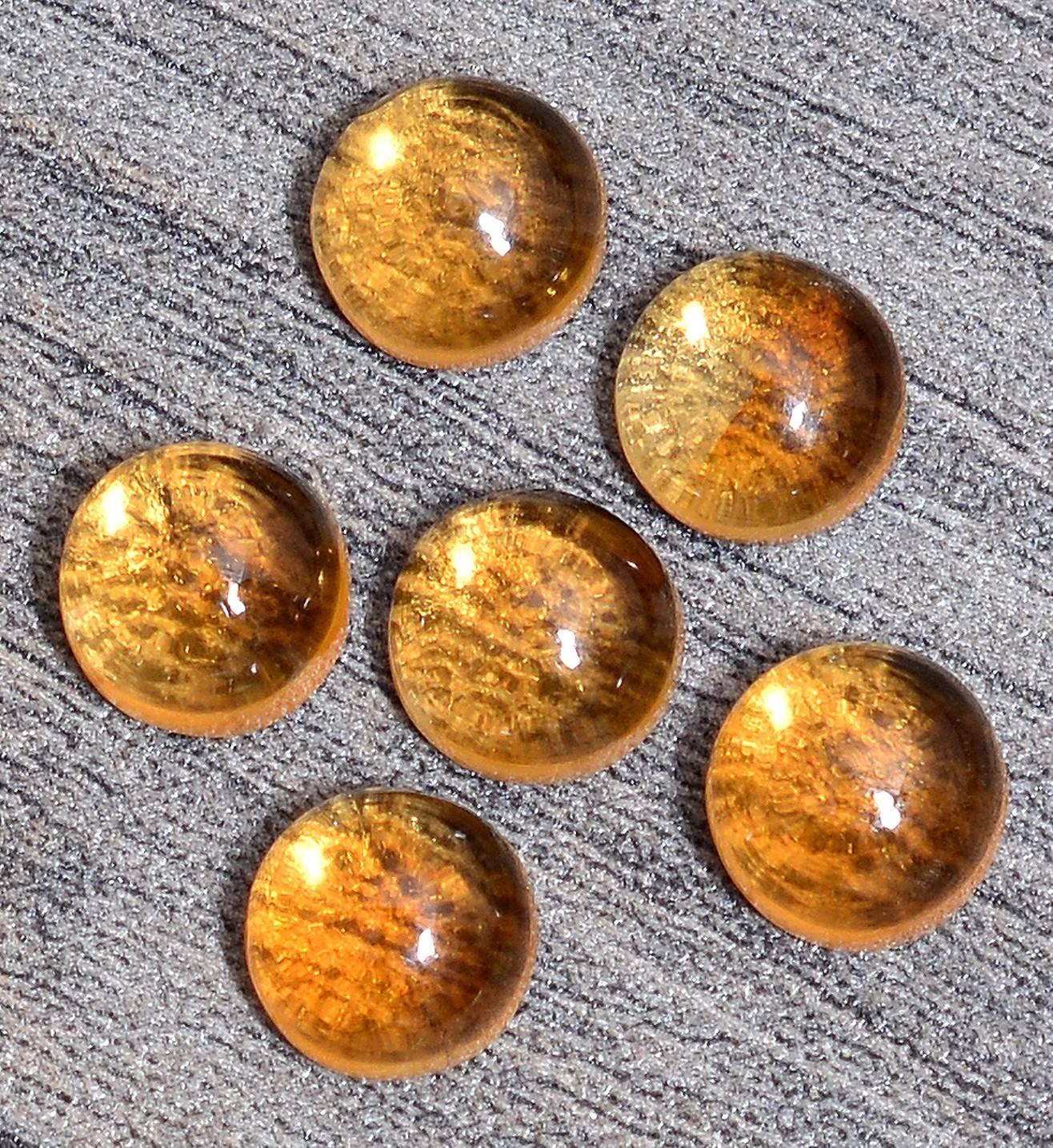 สีเหลือง