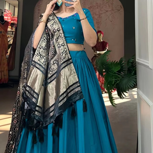 ชุดคอลเลกชั่นผ้าไหมลายดิจิทัลลายคลาสสิค lehenga choli พร้อมเกรซ dupatta-Line เงามหาวิหาร/ชุดปาร์ตี้ - Product Image 1