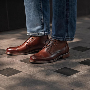 Bottes brogues en cuir de veau marron de haute qualité avec détails perforés et semelle intérieure respirante pour les rassemblements professionnels des gentlemen - Product Image 4