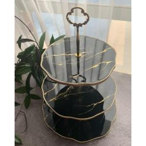 Présentoir à gâteaux en résine élégant avec des ornements faits à la main idéal pour le style de table de dessert dans les événements thématiques de luxe - Product Image 3