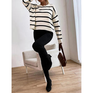 Pull en tricot à col rond et épaules tombantes rayé pour femme, doux et chaud, idéal pour l'automne - Product Image 4