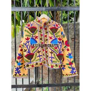 Chaqueta bordada Suzani hecha a mano india para mujer, abrigo de invierno en tela TNT, bata de estilo corto, regalos personalizados para mujer - Product Image 3