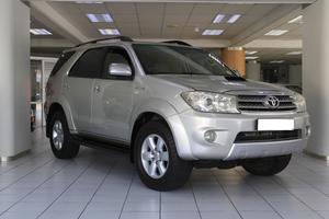 TOYOTA FORTUNER 3.0D-4D AUTOMÁTICA USADA, 2010, CON VOLANTE A LA IZQUIERDA/DERECHA - Product Image 2