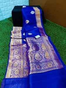 Sarees de seda brocados hechos a medida disponibles en una amplia gama de diseños y en color rosa en diseño de borde de flores para reventa. - Product Image 3