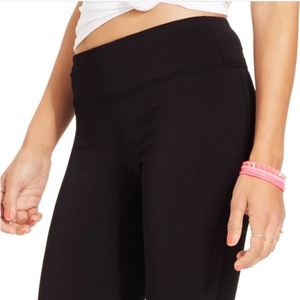 Leggings Capri a Vita Alta da Ragazza Material Girl, Neri XS-XL, con Dettagli Traforati, per Fitness e Yoga, Taglie Forti - Product Image 2