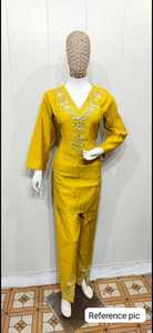 Ensemble de cordon jaunâtre élégant personnalisé pour femmes pour le bureau et les festivals Ensemble de cordon en gros Ensemble de kurtis ethniques indiens imprimés - Product Image 5