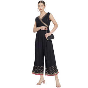 ชุดจั๊มสูทผ้าเรยอนสำหรับผู้หญิงพิมพ์ลายดอกไม้ผ้าเรยอนสีดำทรงหลวมเอวสูงชุดเดรสชายหาดฤดูร้อนแบบสั่งตัดตามแบบได้ - Product Image 3