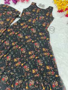 ชุดส่าหรีพิมพ์ลายที่นิยมในปริมาณมากโดย fabzone ขายส่ง - Product Image 3