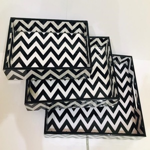 Plateaux décoratifs sur mesure avec un design en marbre avec veinage noir et or Idéal pour les cadeaux et la décoration intérieure - Product Image 6