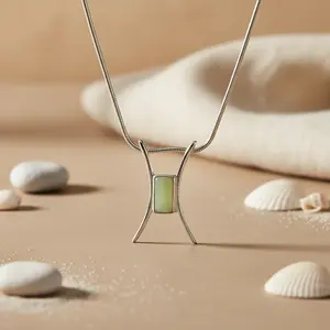 Collier pendentif en jade sculpté en argent 925 pour femmes - Bijoux minimalistes et charmants - Product Image 2