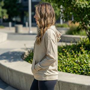 Sweat-shirt pour femme, streetwear d'été, vente en gros personnalisée, respirant, tissu en maille aérée écologique, coupe structurée ample, léger, devant - Product Image 5