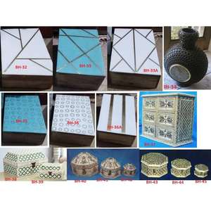 Boîte à bijoux en bois multicolore avec motif carré, fermeture magnétique, design gravé, style moderne, personnalisable pour Noël - Product Image 4