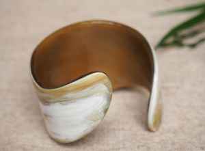 Bracelets en corne de buffle épaisse unisexe beaux bijoux en corne naturelle pour cadeau d'occasions romantiques - Product Image 4