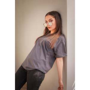 T-shirt femme monochrome anthracite, tailles S-XL - Product Image 1