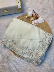 Sarees brodés de sequins de tissu d'organza tabby doux en soie formelle avec le travail brodé - Product Image 4