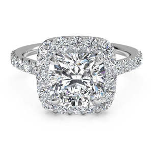 Anello di fidanzamento con diamante taglio cuscino Halo - Product Image 1