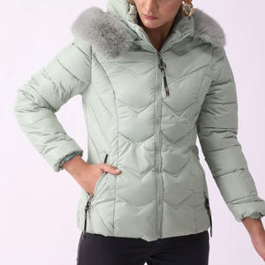 Nueva llegada Precio al por mayor Chaqueta acolchada para mujer 100% Poliéster Ligero con piel Estilo con capucha Chaquetas acolchadas para mujer - Product Image 2