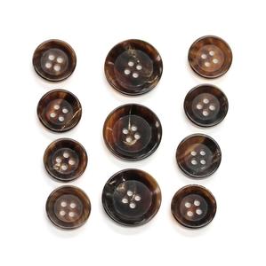 Bouton en corne de buffle naturel fabriqué à la main avec finition lisse polie pour vestes, manteaux et vêtements d'extérieur au prix le plus bas - Product Image 4