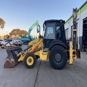 รถตักล้อยางมือสองนำเข้าจากอิตาลีแท้ ยี่ห้อ New Holland รุ่น LB95B-4TP พร้อมขาย - Product Image 1