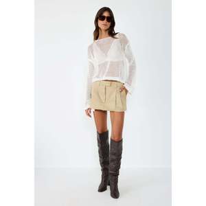 Pull en tricot doux avec détails texturés - Product Image 4