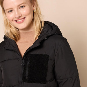 Abrigos acolchados de mujer con logotipo personalizado OEM de color negro Chaquetas acolchadas de burbujas Chaqueta cálida de Invierno para mujer - Product Image 4