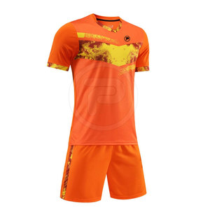 Uniformes de Fútbol Personalizados de Primera Calidad, 100% Poliéster, Impresión de Logotipo Personalizado, Ropa Deportiva de Venta Caliente - Product Image 3