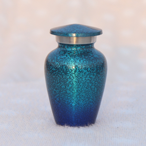 Urna de cremación de Metal personalizada de tamaño pequeño más vendida de HHO almacenamiento seguro para cenizas conmemorativas impresión personalizada fundición artesanías de Metal - Product Image 3