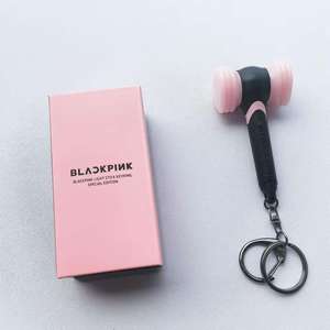 Venta al por mayor de accesorios LED para llaveros de BTS, estilo personaje de TV y cine, mini mochilas portátiles, dijes personalizados. - Product Image 4