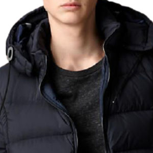 Veste matelassée pour homme de style minimaliste offrant une chaleur sans encombrer un aspect propre et une protection hivernale fonctionnelle - Product Image 2