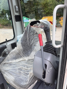 Excelente Miniexcavadora Takeuchi TB2150R con Bomba Hidráulica KYB, Motor y Bomba de Alto Momento de Carga, Cabina Silenciosa, 4 Palancas de Control Piloto - Product Image 6