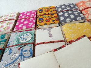 Journaux de coton imprimés sur mesure fabriqués à partir de tissus de coton imprimés recyclés en taille 5x7 pouces, idéal pour les boutiques de cadeaux - Product Image 3