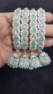 Hermosos brazaletes bordados étnicos, accesorios artesanales perfectos para estilos de moda indios paquistaníes y bohemios - Product Image 3