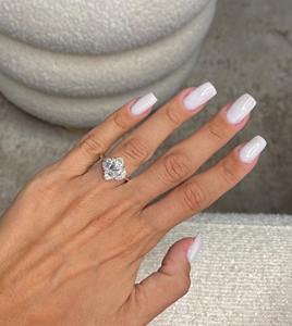 Anillo de Compromiso de Oro Blanco de 18k con Tres Piedras de Corte Marquesa de 4.00 Quilates VVS con Medias Lunas, Anillo Trilogía de Corte Marquesa con Diamantes Cultivados en Laboratorio - Product Image 2