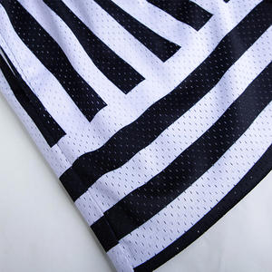 Pantalones cortos de malla de poliéster a la moda de verano, pantalones cortos de baloncesto con cordón para hombre con estampado completo personalizado y bolsillos con cremallera - Product Image 5