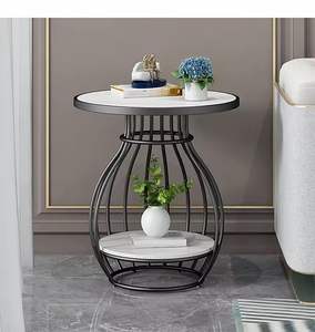 Table d'appoint en métal fabriquée à la main avec plateau en marbre pour des idées de meubles d'espace de vie de luxe - Product Image 4