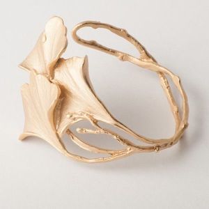 Sofisticado servilletero de metal chapado en oro con detalles decorativos para bodas, recepciones, cenas de hoteles o eventos festivos - Product Image 3