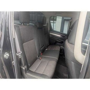 Hilux Pickup 2018 Negro 5 Asientos Faros LED Neumáticos R18 Volante a la Izquierda Gasolina Automático Aire Acondicionado Pantalla Táctil - Product Image 4