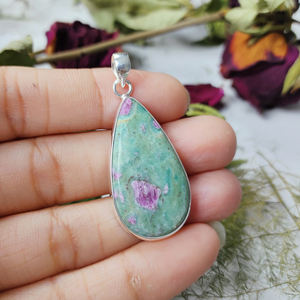 Pendentif Zoisite en forme de larme en argent 925 fait à la main Cabochon lisse bijoux en pierres précieuses naturelles - Product Image 1