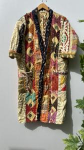 Chaqueta Kantha de Algodón Ecológico Acolchada con Múltiples Apliques de Retazos Hecha a Mano en India para Mujer, Transpirable, Venta al por Mayor - Product Image 5