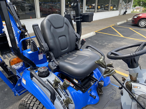 Tracteur utilitaire compact New Holland Workmaster 35, 35 CV, 4 roues motrices, transmission par navette, chargeur frontal, prêt pour une benne arrière, tracteur agricole à vendre - Product Image 6